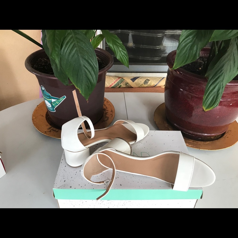 Sandals - Picture 5 of 5